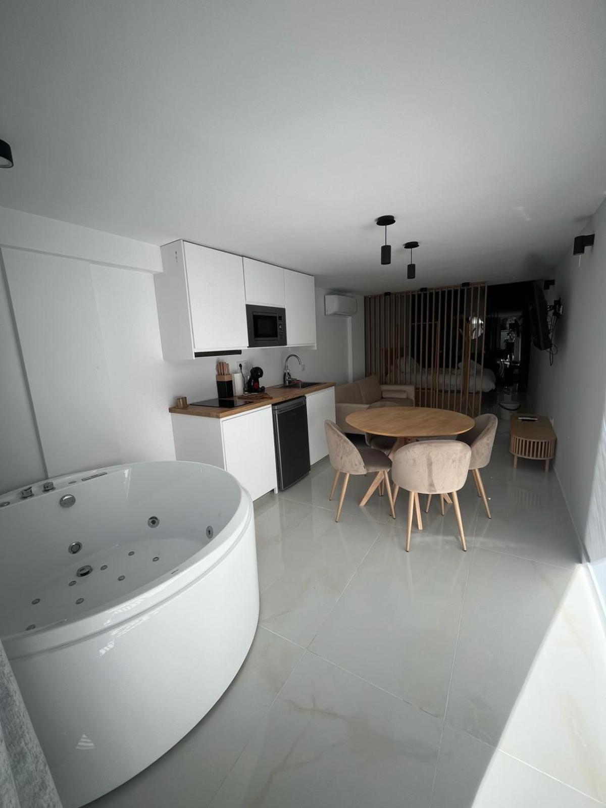 Suite Playamar Con Jacuzzi Torremolinos Eksteriør billede